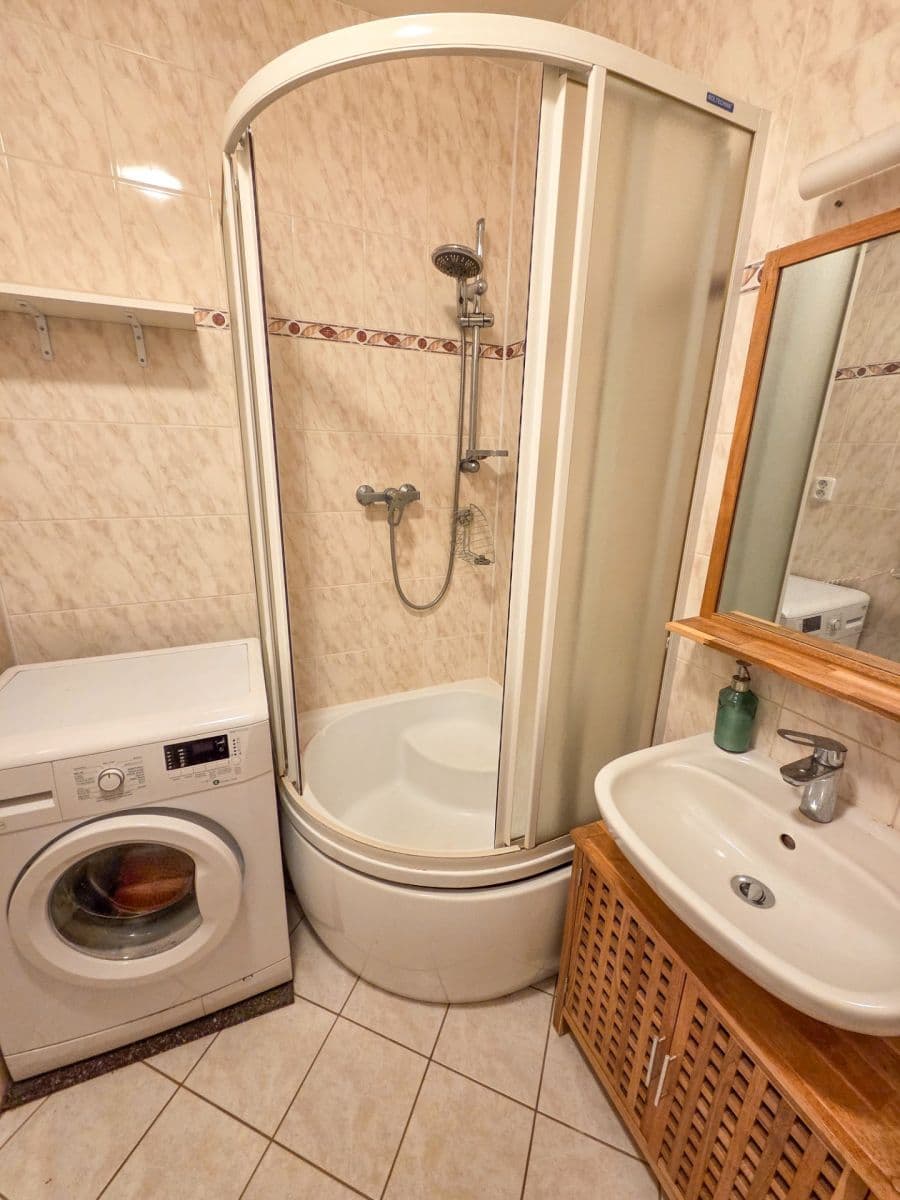 Prenájom bytu Garsoniéra 27 m², Štúrova, Praha, Praha Prenájom bytu Garsoniéra 27 m², Štúrova, Praha, Praha