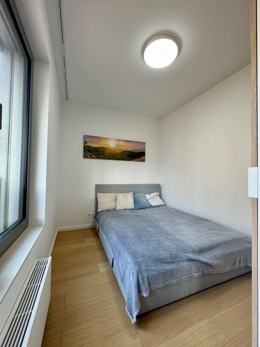 Prenájom bytu 2-izbový 37 m², Račianska, Nové Mesto, Bratislavský kraj Prenájom bytu 2-izbový 37 m², Račianska, Nové Mesto, Bratislavský kraj