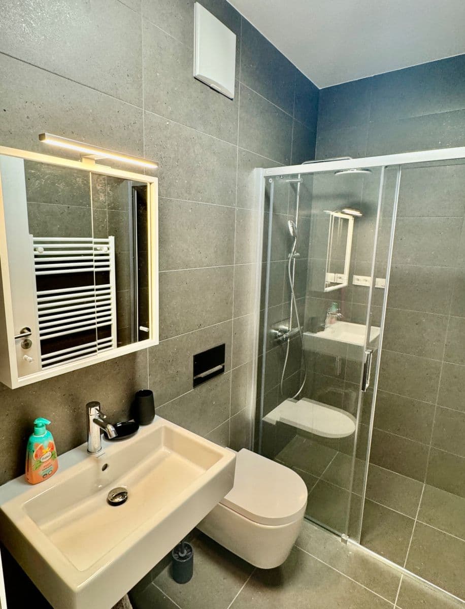 Prenájom bytu 2-izbový 37 m², Račianska, Nové Mesto, Bratislavský kraj Prenájom bytu 2-izbový 37 m², Račianska, Nové Mesto, Bratislavský kraj