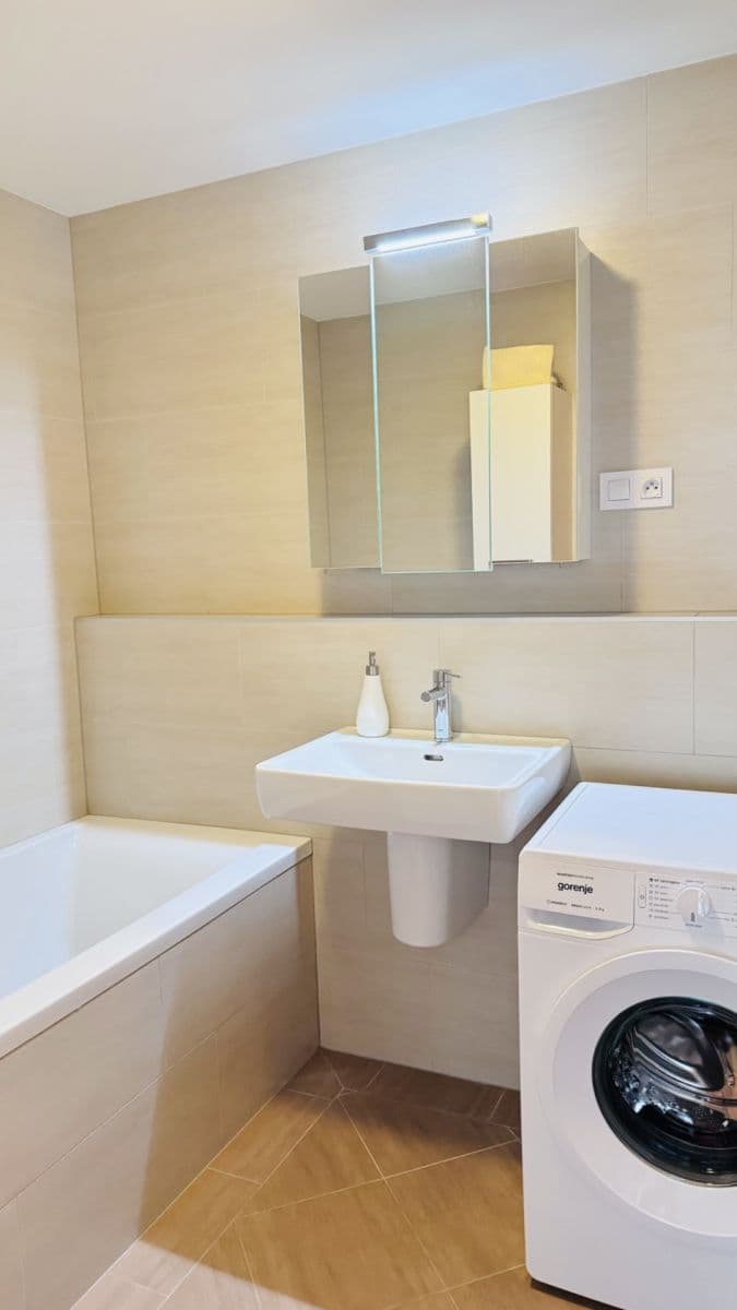 Prenájom bytu 3-izbový 64 m², Rudolfa Mocka, Karlova Ves, Bratislavský kraj Prenájom bytu 3-izbový 64 m², Rudolfa Mocka, Karlova Ves, Bratislavský kraj