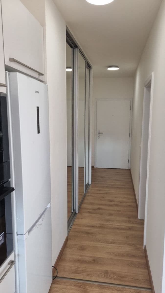 Prenájom bytu 2-izbový 57 m², Nové Mesto, Bratislavský kraj Prenájom bytu 2-izbový 57 m², Nové Mesto, Bratislavský kraj