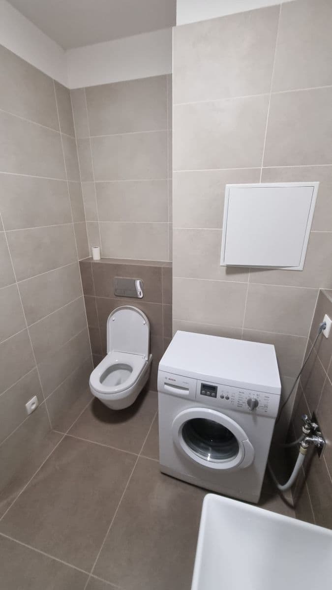 Prenájom bytu 2-izbový 57 m², Nové Mesto, Bratislavský kraj Prenájom bytu 2-izbový 57 m², Nové Mesto, Bratislavský kraj