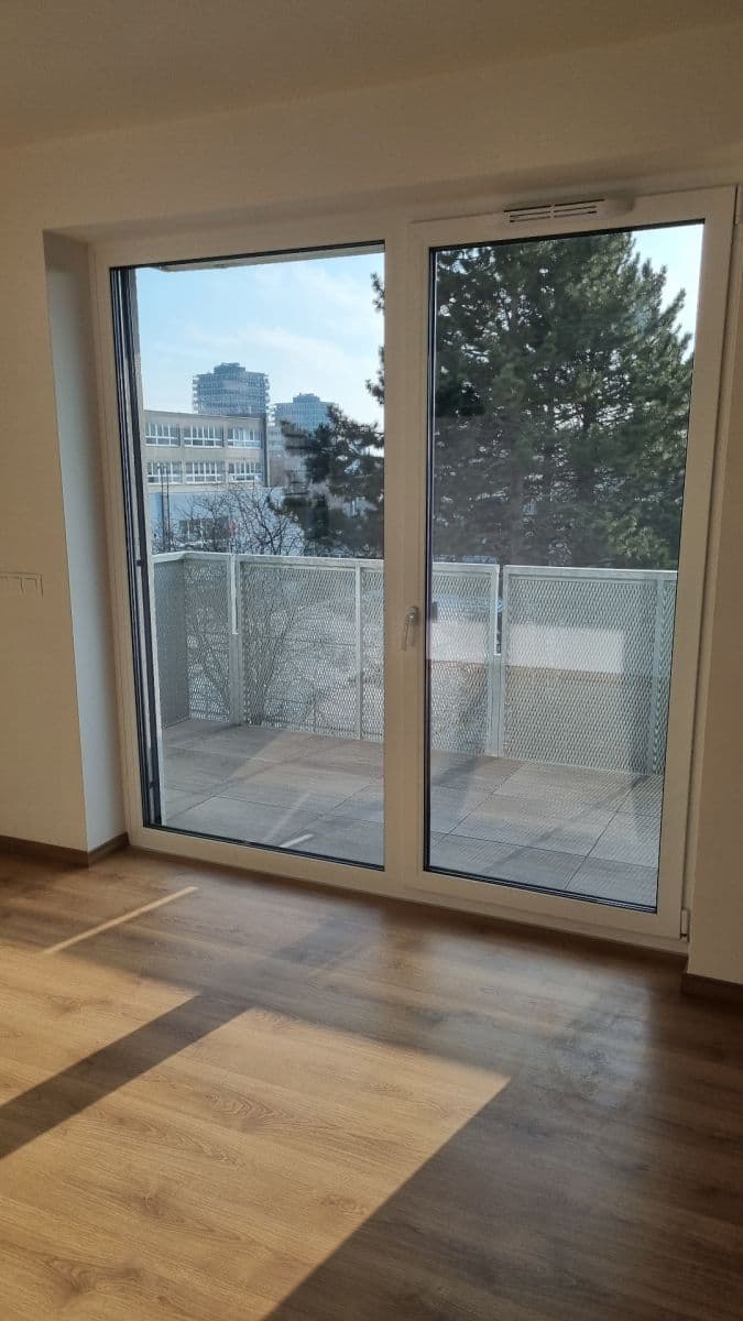 Prenájom bytu 2-izbový 57 m², Nové Mesto, Bratislavský kraj Prenájom bytu 2-izbový 57 m², Nové Mesto, Bratislavský kraj