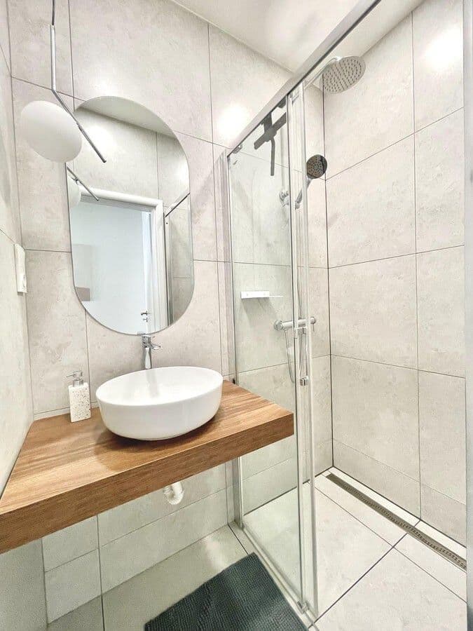 Prenájom bytu 42 m², Rumunská, Praha, Praha Prenájom bytu 42 m², Rumunská, Praha, Praha