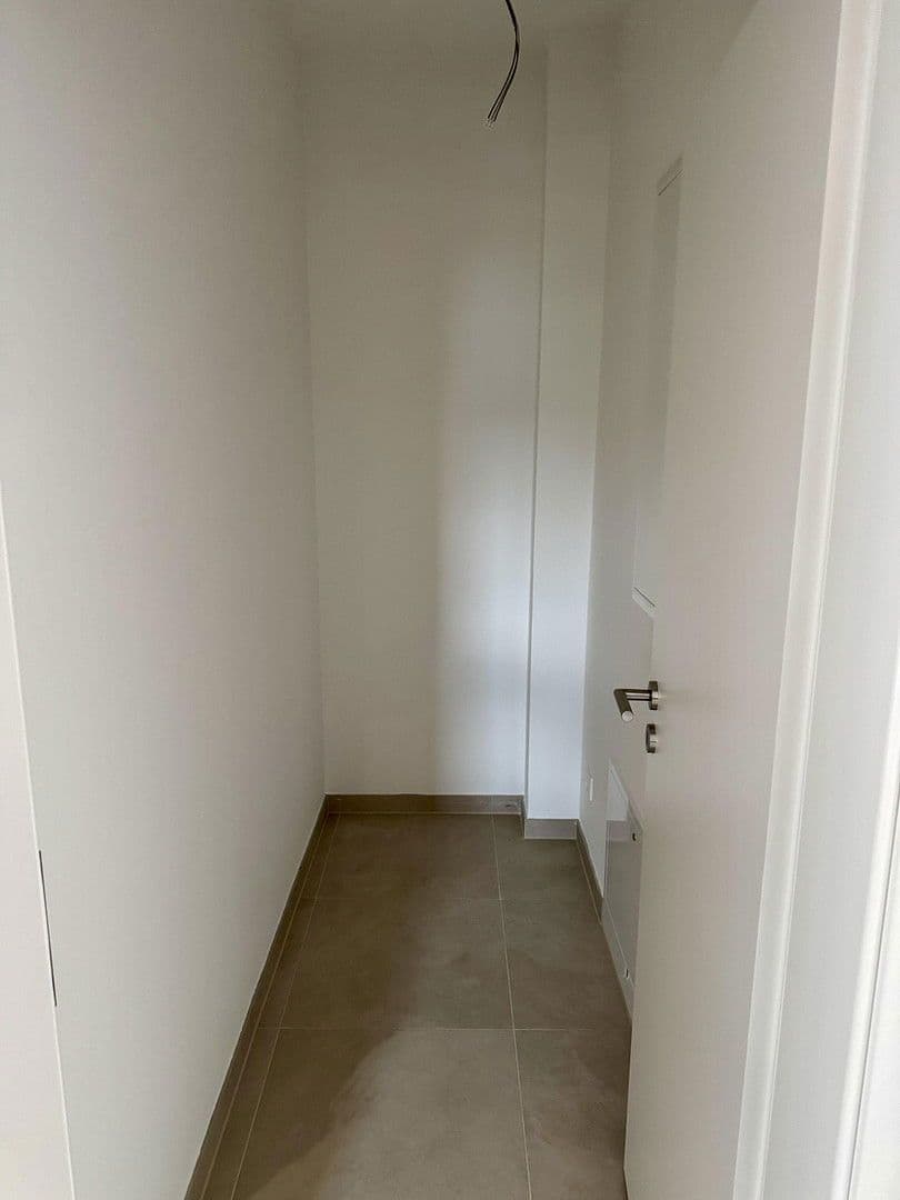 Prenájom bytu 3-izbový 91 m², Am Lupinenfeld 33, Berlin, Berlín Prenájom bytu 3-izbový 91 m², Am Lupinenfeld 33, Berlin, Berlín