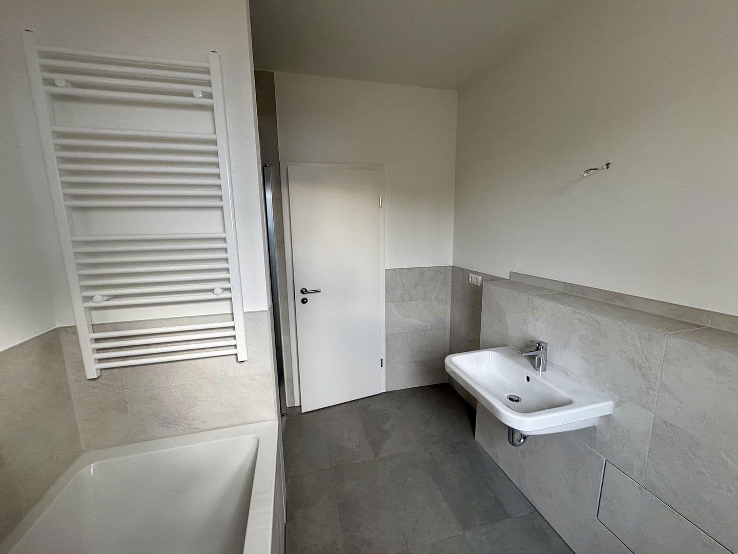 Prenájom bytu 3-izbový 91 m², Am Lupinenfeld 33, Berlin, Berlín Prenájom bytu 3-izbový 91 m², Am Lupinenfeld 33, Berlin, Berlín