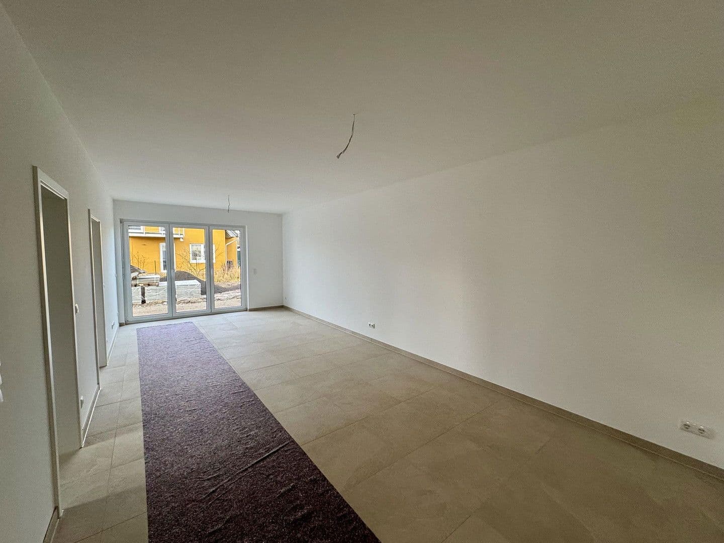 Prenájom bytu 3-izbový 91 m², Am Lupinenfeld 33, Berlin, Berlín Prenájom bytu 3-izbový 91 m², Am Lupinenfeld 33, Berlin, Berlín