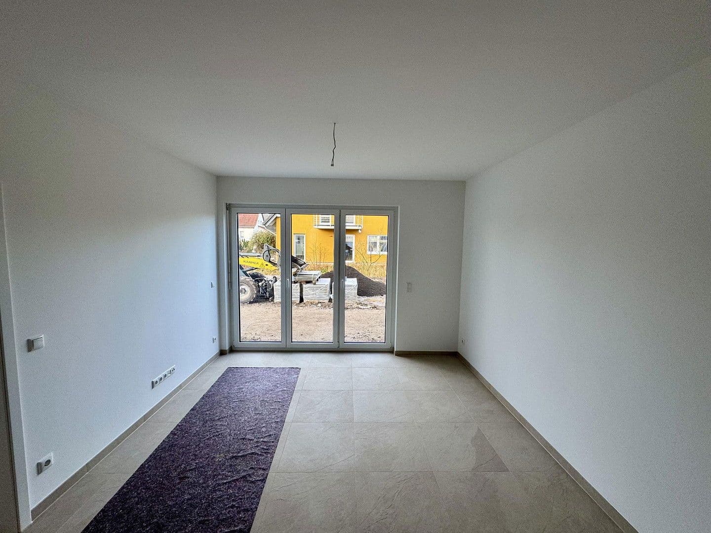 Prenájom bytu 3-izbový 91 m², Am Lupinenfeld 33, Berlin, Berlín Prenájom bytu 3-izbový 91 m², Am Lupinenfeld 33, Berlin, Berlín