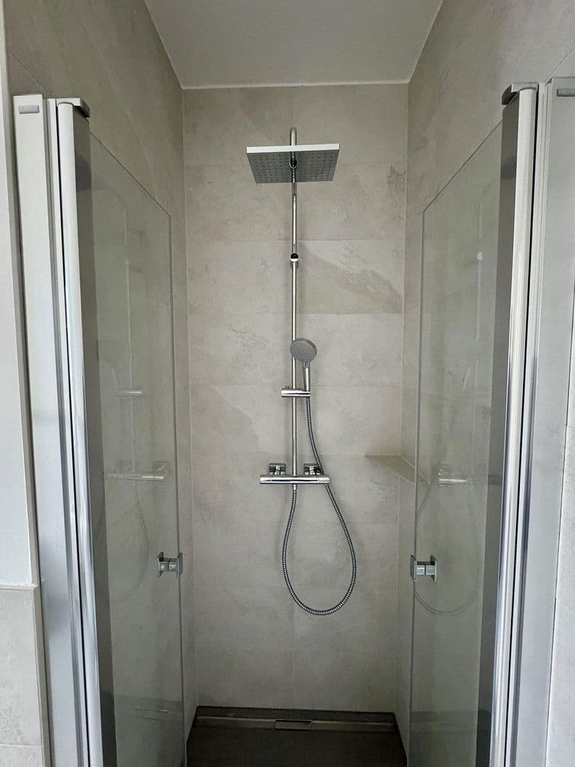 Prenájom bytu 3-izbový 91 m², Am Lupinenfeld 33, Berlin, Berlín Prenájom bytu 3-izbový 91 m², Am Lupinenfeld 33, Berlin, Berlín