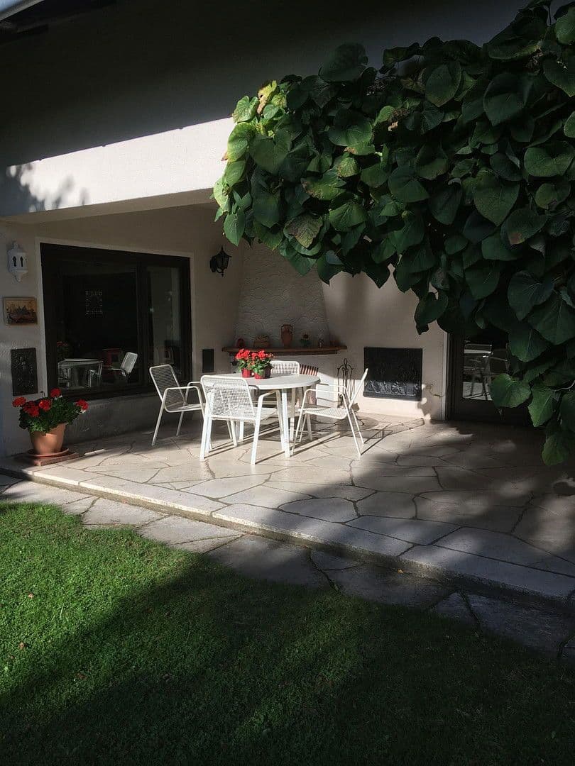 Predaj domu 365 m², pozemek 1.250 m², Saarbrücken, Sársko Predaj domu 365 m², pozemek 1.250 m², Saarbrücken, Sársko