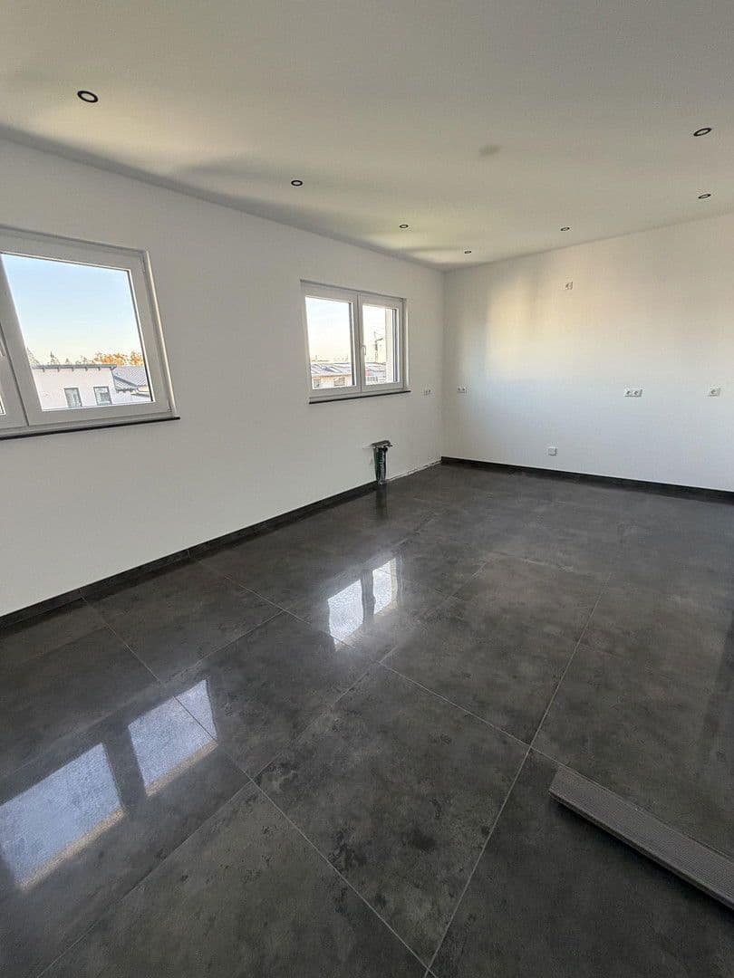 Prenájom domu 200 m², pozemek 60 m², Ofenbach, Hesensko Prenájom domu 200 m², pozemek 60 m², Ofenbach, Hesensko