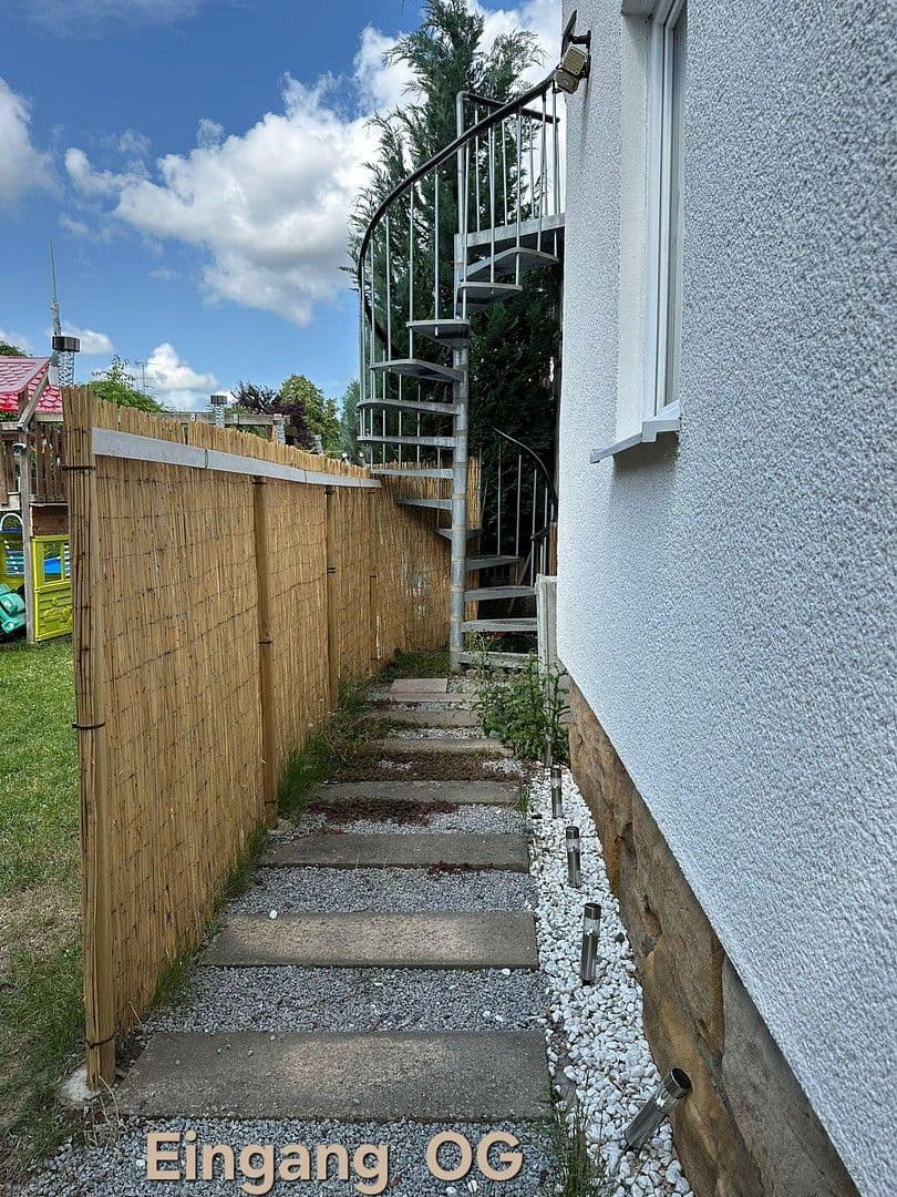 Predaj domu 313 m², pozemek 480 m², Hüllreuthstr 13, Michelau in Oberfranken, Bavorsko Predaj domu 313 m², pozemek 480 m², Hüllreuthstr 13, Michelau in Oberfranken, Bavorsko