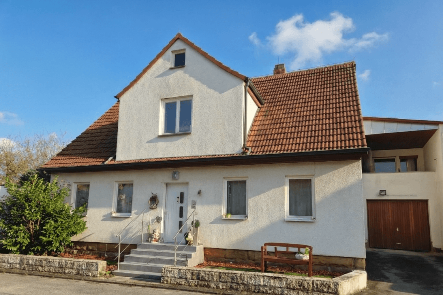 Predaj domu 313 m², pozemek 480 m², Hüllreuthstr 13, Michelau in Oberfranken, Bavorsko Predaj domu 313 m², pozemek 480 m², Hüllreuthstr 13, Michelau in Oberfranken, Bavorsko