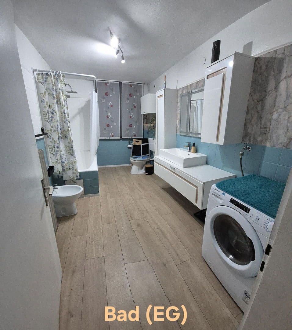 Predaj domu 313 m², pozemek 480 m², Hüllreuthstr 13, Michelau in Oberfranken, Bavorsko Predaj domu 313 m², pozemek 480 m², Hüllreuthstr 13, Michelau in Oberfranken, Bavorsko