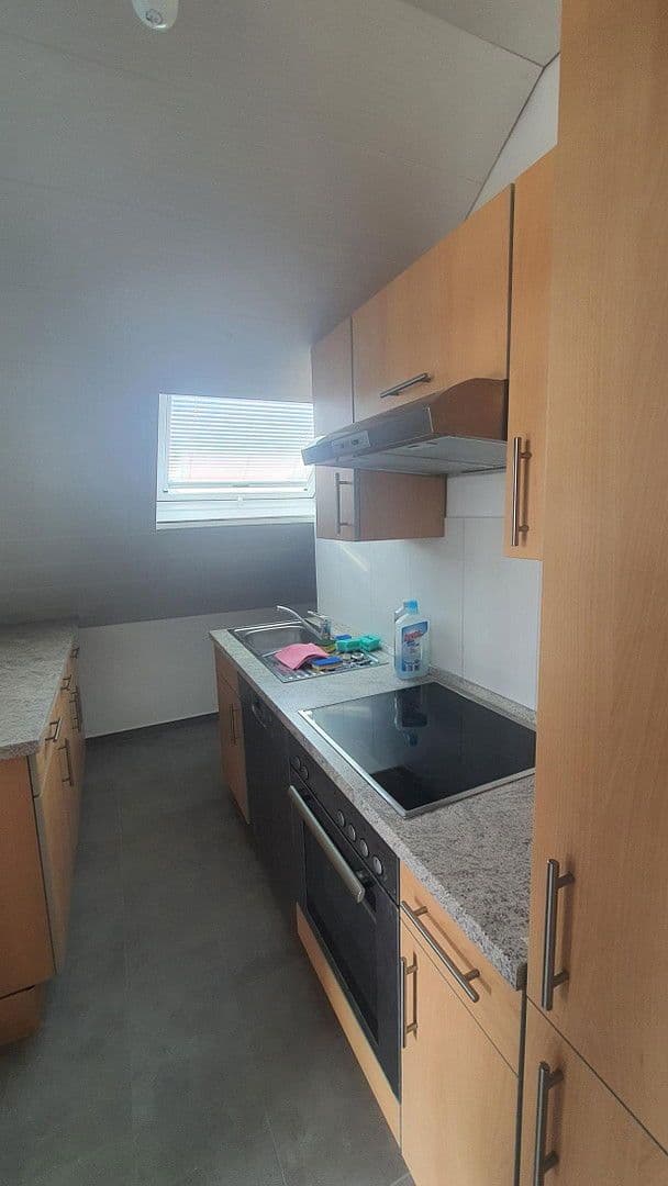 Prenájom bytu 4-izbový 88 m², Rottenburg am Neckar, Bádensko-Wurttembersko Prenájom bytu 4-izbový 88 m², Rottenburg am Neckar, Bádensko-Wurttembersko