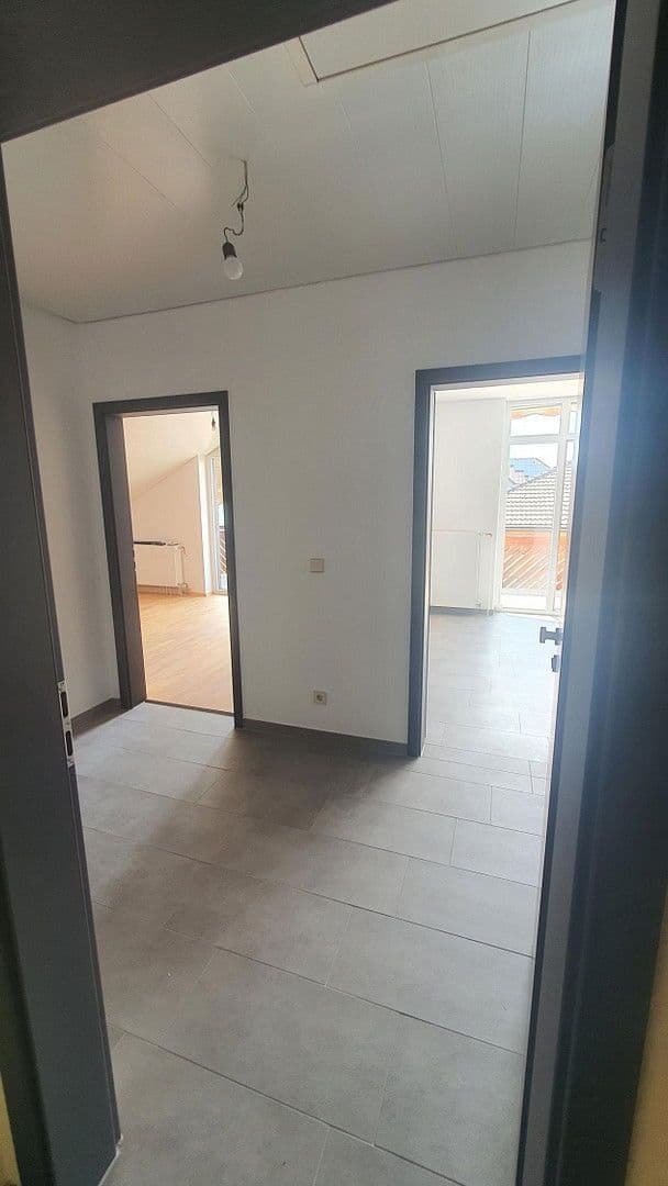 Prenájom bytu 4-izbový 88 m², Rottenburg am Neckar, Bádensko-Wurttembersko Prenájom bytu 4-izbový 88 m², Rottenburg am Neckar, Bádensko-Wurttembersko