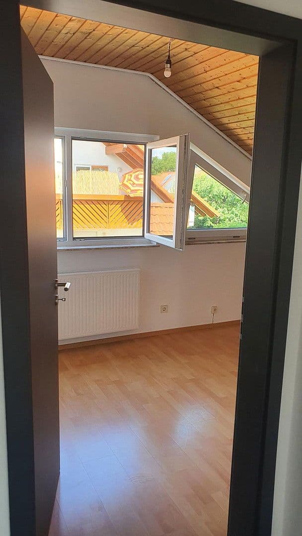 Prenájom bytu 4-izbový 88 m², Rottenburg am Neckar, Bádensko-Wurttembersko Prenájom bytu 4-izbový 88 m², Rottenburg am Neckar, Bádensko-Wurttembersko