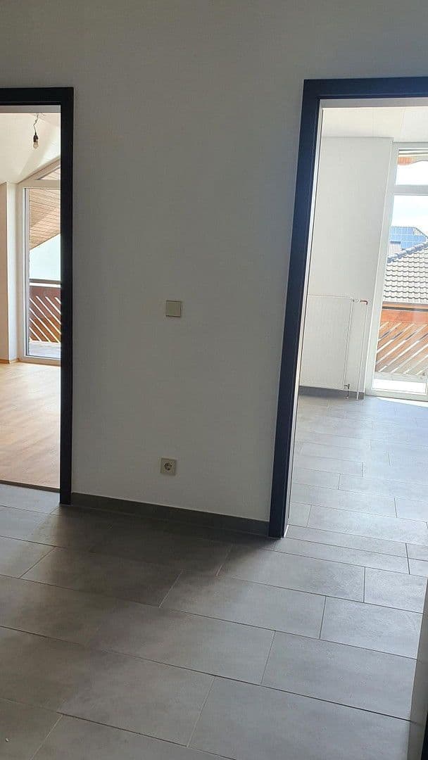 Prenájom bytu 4-izbový 88 m², Rottenburg am Neckar, Bádensko-Wurttembersko Prenájom bytu 4-izbový 88 m², Rottenburg am Neckar, Bádensko-Wurttembersko