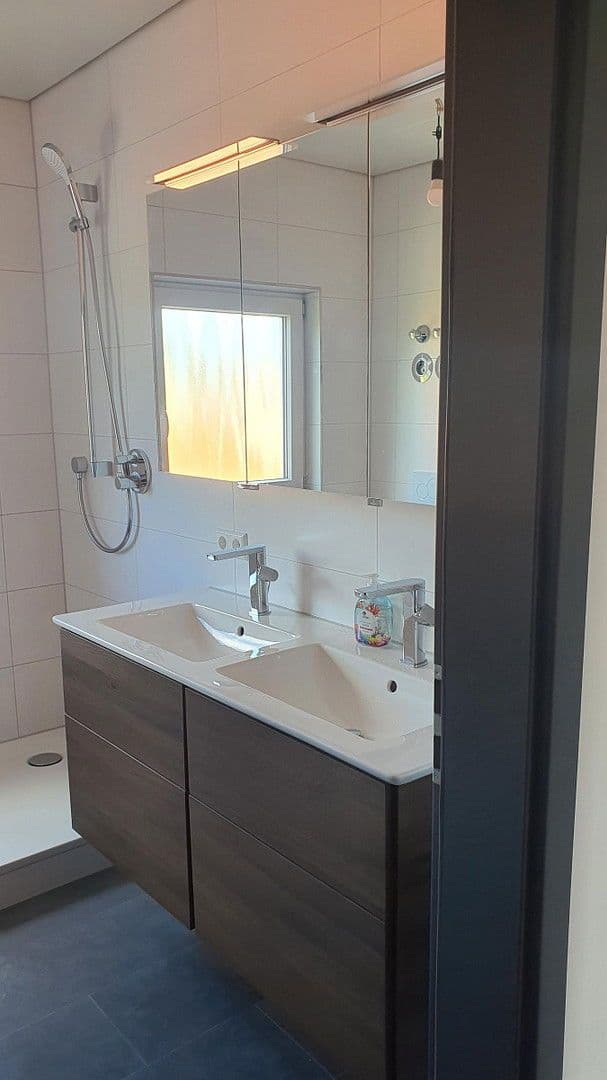 Prenájom bytu 4-izbový 88 m², Rottenburg am Neckar, Bádensko-Wurttembersko Prenájom bytu 4-izbový 88 m², Rottenburg am Neckar, Bádensko-Wurttembersko