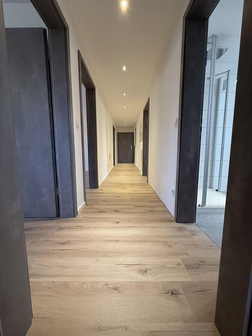 Prenájom bytu 5-izbový 95 m², Schulstraße 6, Oberkotzau, Bavorsko Prenájom bytu 5-izbový 95 m², Schulstraße 6, Oberkotzau, Bavorsko