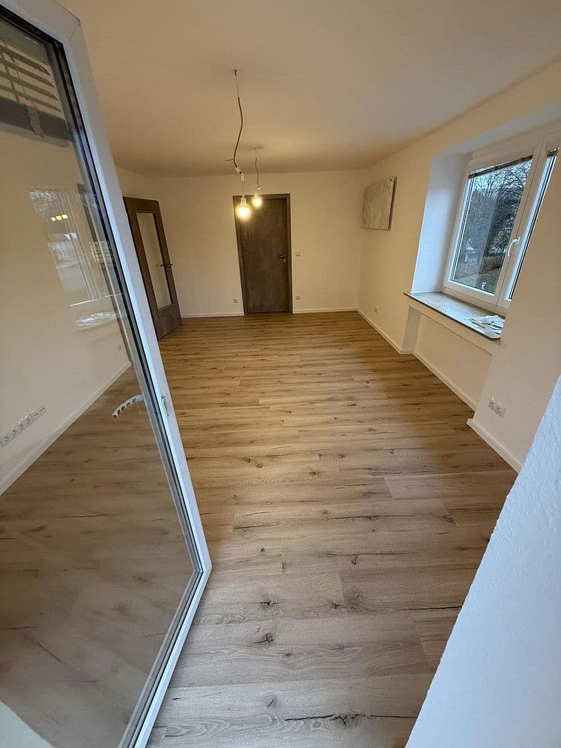 Prenájom bytu 5-izbový 95 m², Schulstraße 6, Oberkotzau, Bavorsko Prenájom bytu 5-izbový 95 m², Schulstraße 6, Oberkotzau, Bavorsko