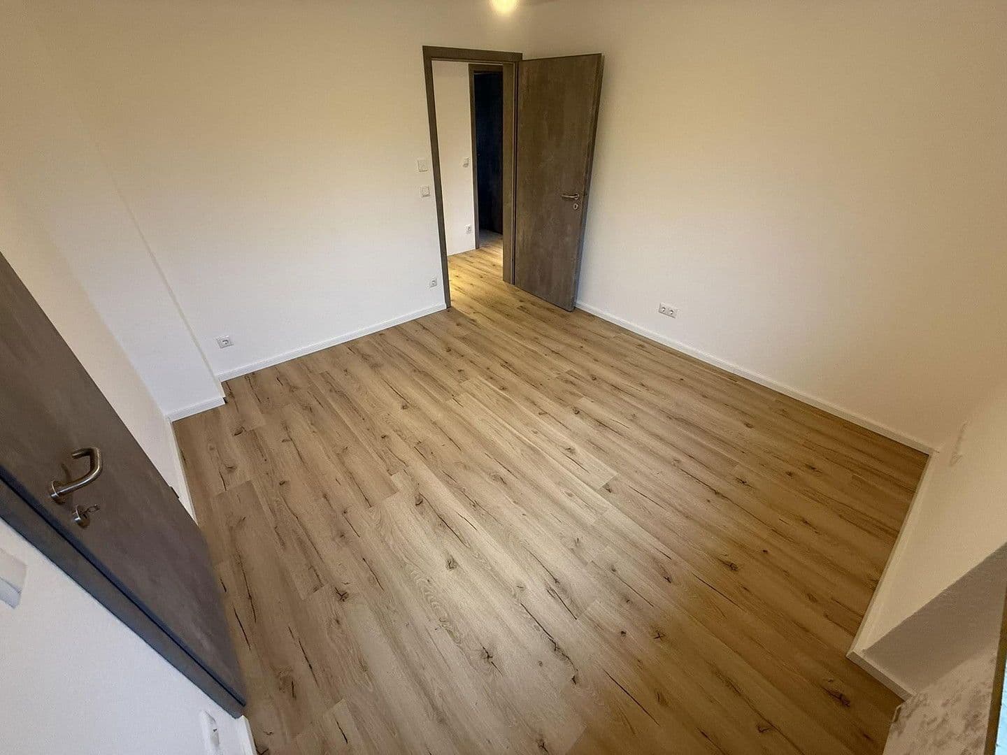 Prenájom bytu 5-izbový 95 m², Schulstraße 6, Oberkotzau, Bavorsko Prenájom bytu 5-izbový 95 m², Schulstraße 6, Oberkotzau, Bavorsko