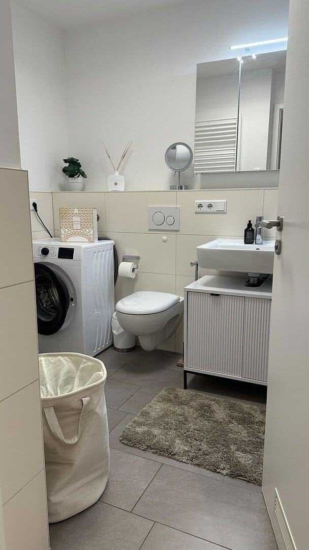 Prenájom bytu 2-izbový 64 m², München, Bavorsko Prenájom bytu 2-izbový 64 m², München, Bavorsko