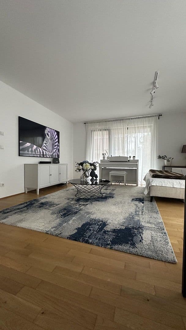 Prenájom bytu 2-izbový 64 m², München, Bavorsko Prenájom bytu 2-izbový 64 m², München, Bavorsko