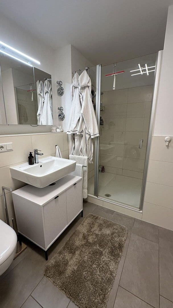 Prenájom bytu 2-izbový 64 m², München, Bavorsko Prenájom bytu 2-izbový 64 m², München, Bavorsko