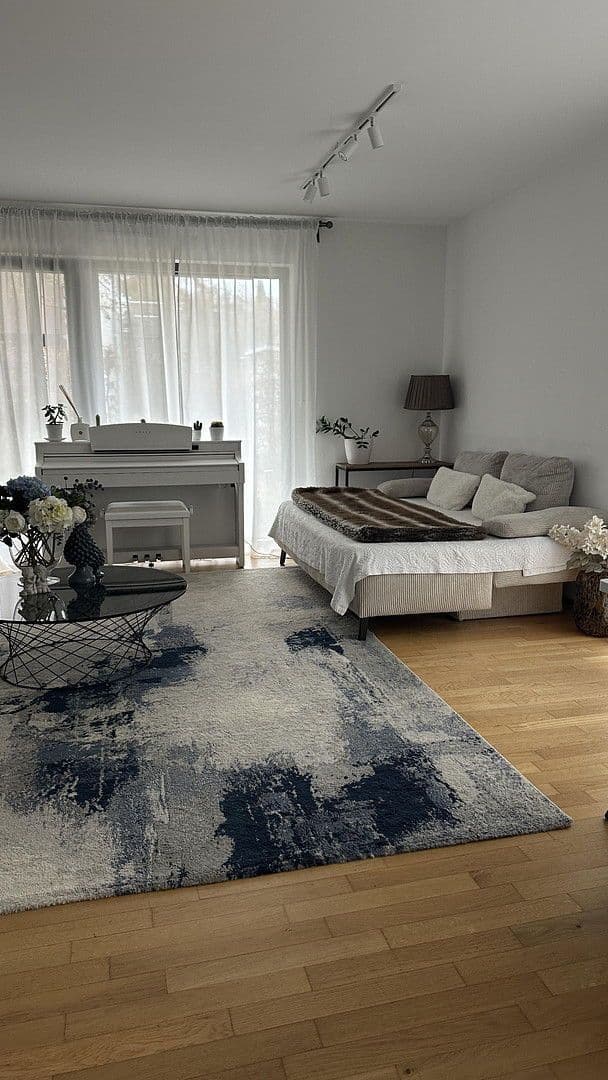 Prenájom bytu 2-izbový 64 m², München, Bavorsko Prenájom bytu 2-izbový 64 m², München, Bavorsko