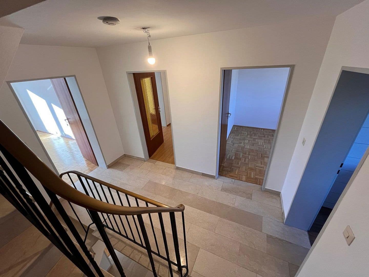 Predaj domu 115 m², pozemek 327 m², Kirchseeoner Weg 49, Eglharting, Bavorsko Predaj domu 115 m², pozemek 327 m², Kirchseeoner Weg 49, Eglharting, Bavorsko