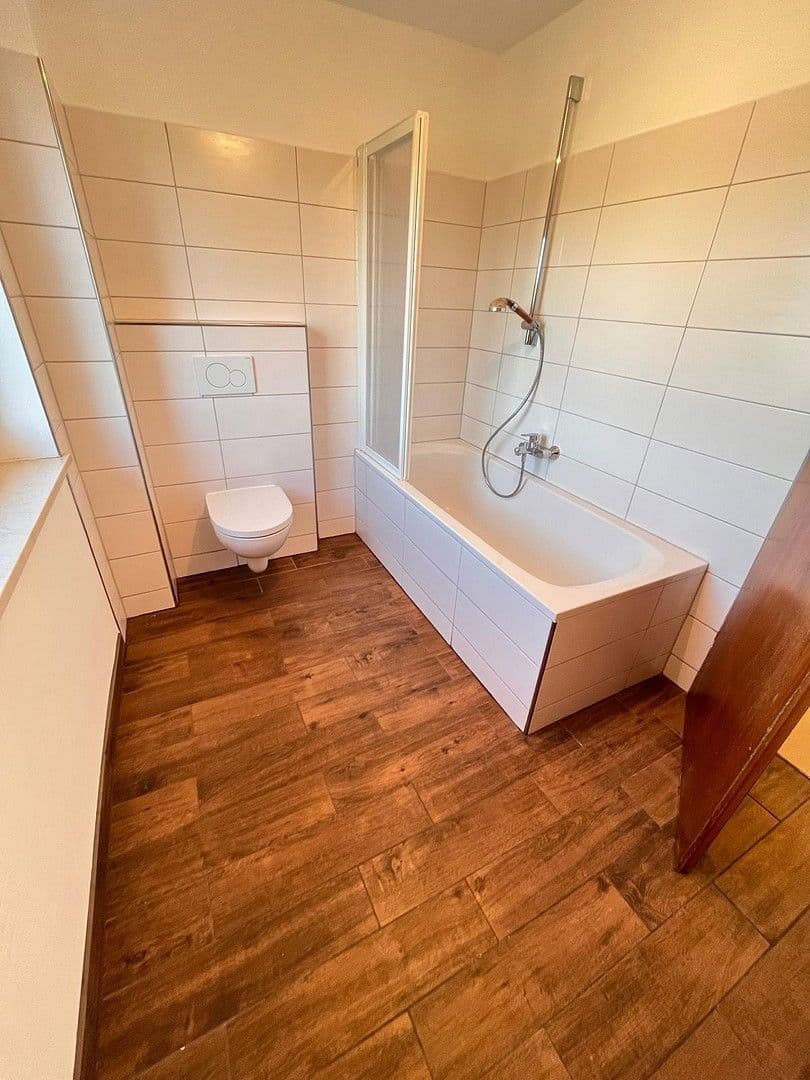 Predaj domu 115 m², pozemek 327 m², Kirchseeoner Weg 49, Eglharting, Bavorsko Predaj domu 115 m², pozemek 327 m², Kirchseeoner Weg 49, Eglharting, Bavorsko