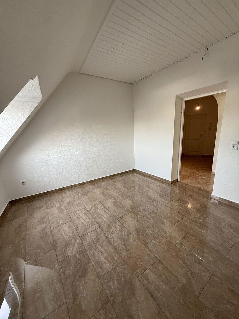 Prenájom bytu 4-izbový 80 m², Altstadtstraße 25, Leverkusen, Severné Porýnie - Westfálsko Prenájom bytu 4-izbový 80 m², Altstadtstraße 25, Leverkusen, Severné Porýnie - Westfálsko