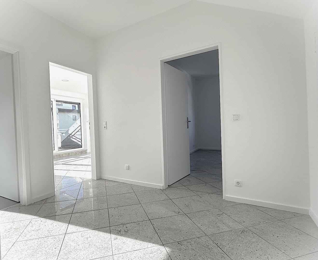 Prenájom bytu 2-izbový 63 m², Ellingerweg 98, München, Bavorsko Prenájom bytu 2-izbový 63 m², Ellingerweg 98, München, Bavorsko