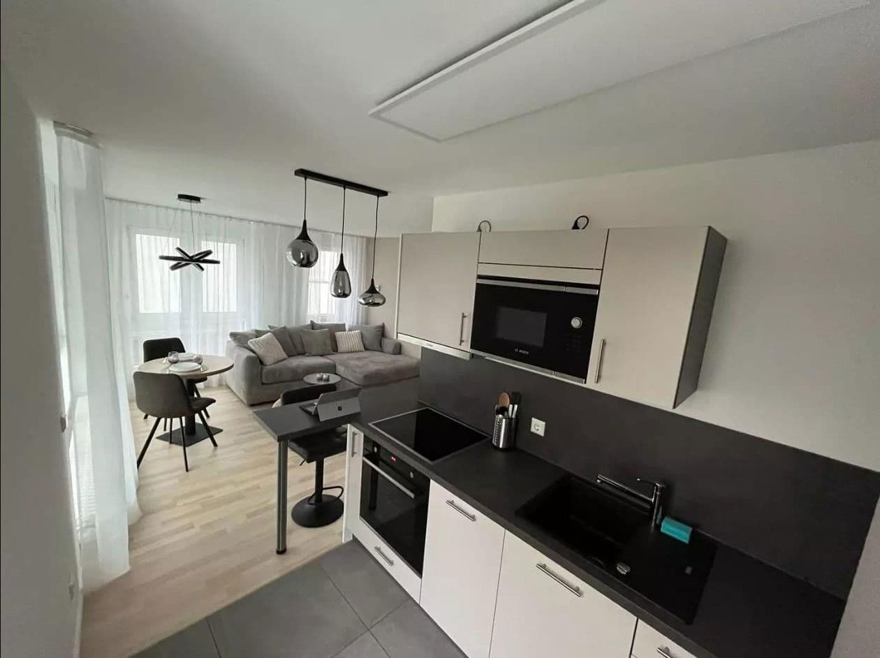 Prenájom bytu 2-izbový 40 m², Stuttgart, Bádensko-Wurttembersko Prenájom bytu 2-izbový 40 m², Stuttgart, Bádensko-Wurttembersko