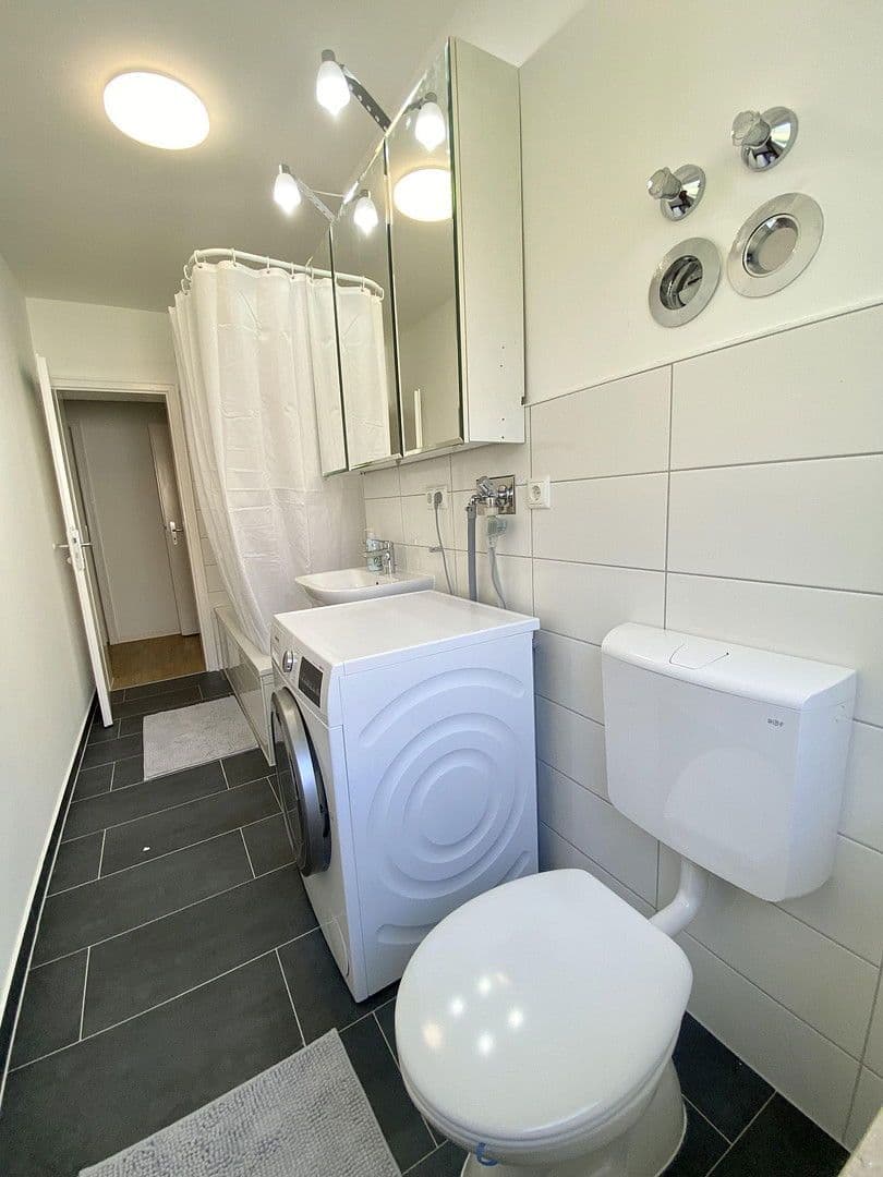 Prenájom bytu 110 m², Euler-Chelpin-Str, Augsburg, Bavorsko Prenájom bytu 110 m², Euler-Chelpin-Str, Augsburg, Bavorsko