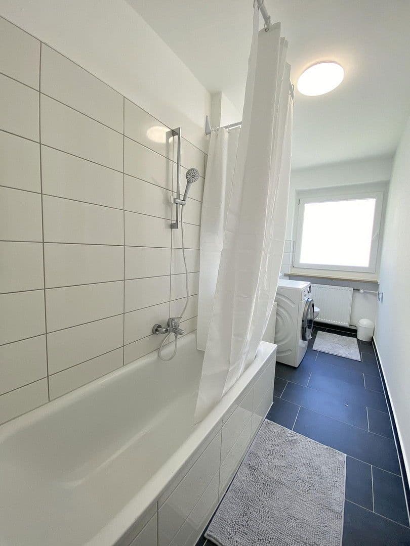 Prenájom bytu 110 m², Euler-Chelpin-Str, Augsburg, Bavorsko Prenájom bytu 110 m², Euler-Chelpin-Str, Augsburg, Bavorsko