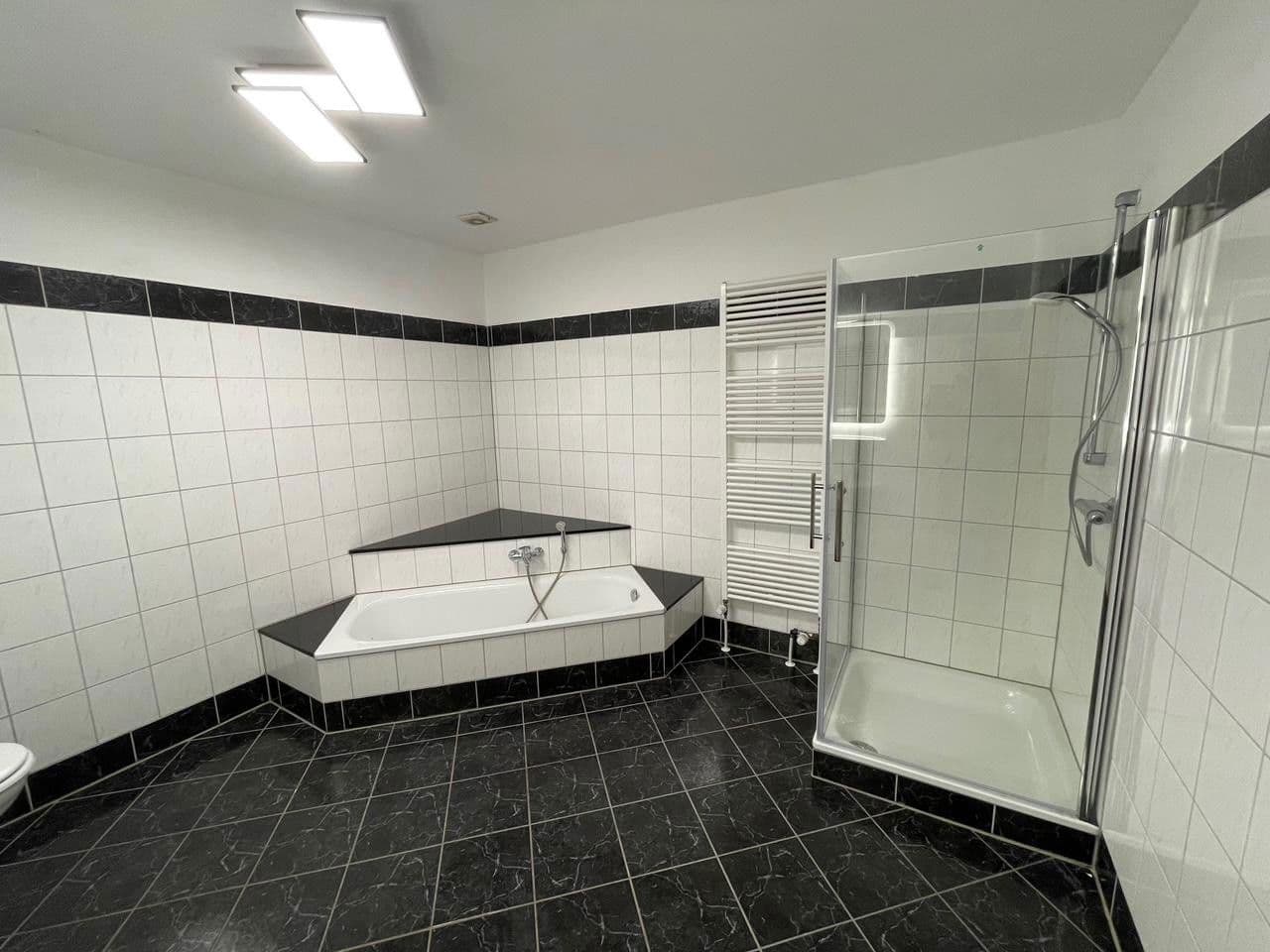 Prenájom bytu 3-izbový 98 m², Bremer Straße 2, Löningen, Dolné Sasko Prenájom bytu 3-izbový 98 m², Bremer Straße 2, Löningen, Dolné Sasko