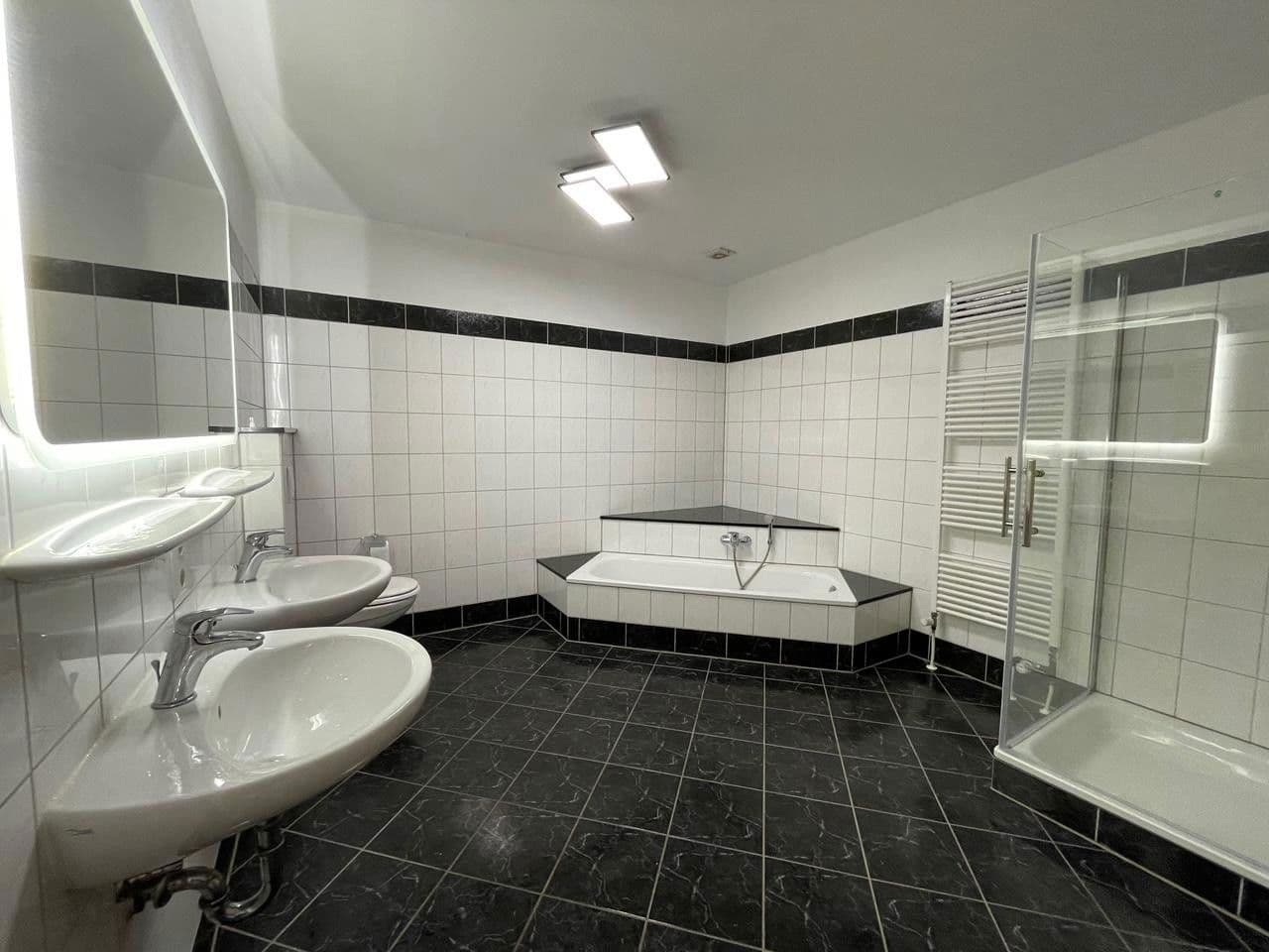 Prenájom bytu 3-izbový 98 m², Bremer Straße 2, Löningen, Dolné Sasko Prenájom bytu 3-izbový 98 m², Bremer Straße 2, Löningen, Dolné Sasko