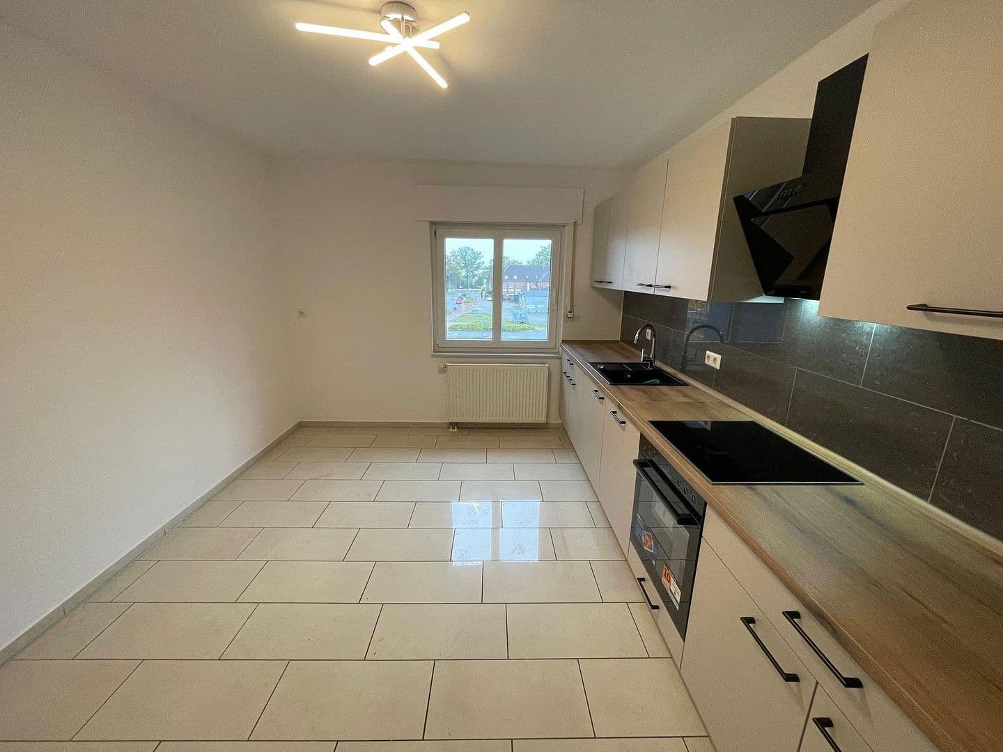 Prenájom bytu 3-izbový 98 m², Bremer Straße 2, Löningen, Dolné Sasko Prenájom bytu 3-izbový 98 m², Bremer Straße 2, Löningen, Dolné Sasko