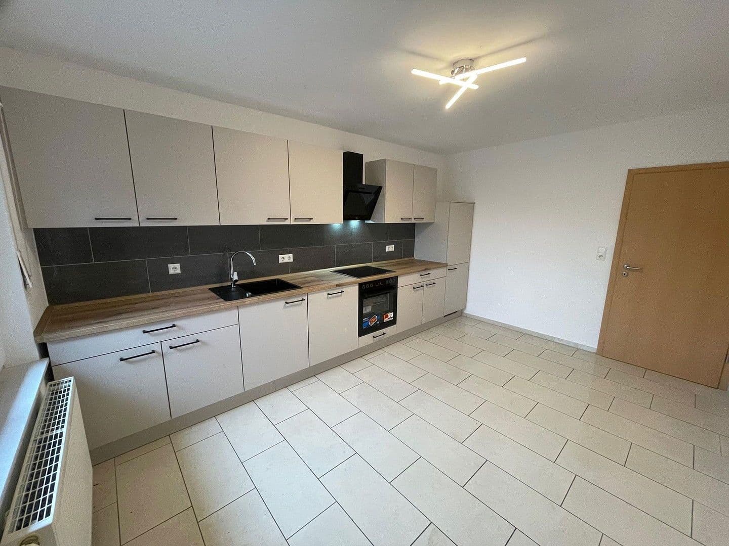 Prenájom bytu 3-izbový 98 m², Bremer Straße 2, Löningen, Dolné Sasko Prenájom bytu 3-izbový 98 m², Bremer Straße 2, Löningen, Dolné Sasko