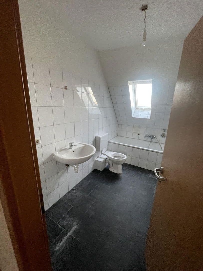 Prenájom bytu 3-izbový 80 m², Bismarckstraße 264, Gelsenkirchen, Severné Porýnie - Westfálsko Prenájom bytu 3-izbový 80 m², Bismarckstraße 264, Gelsenkirchen, Severné Porýnie - Westfálsko