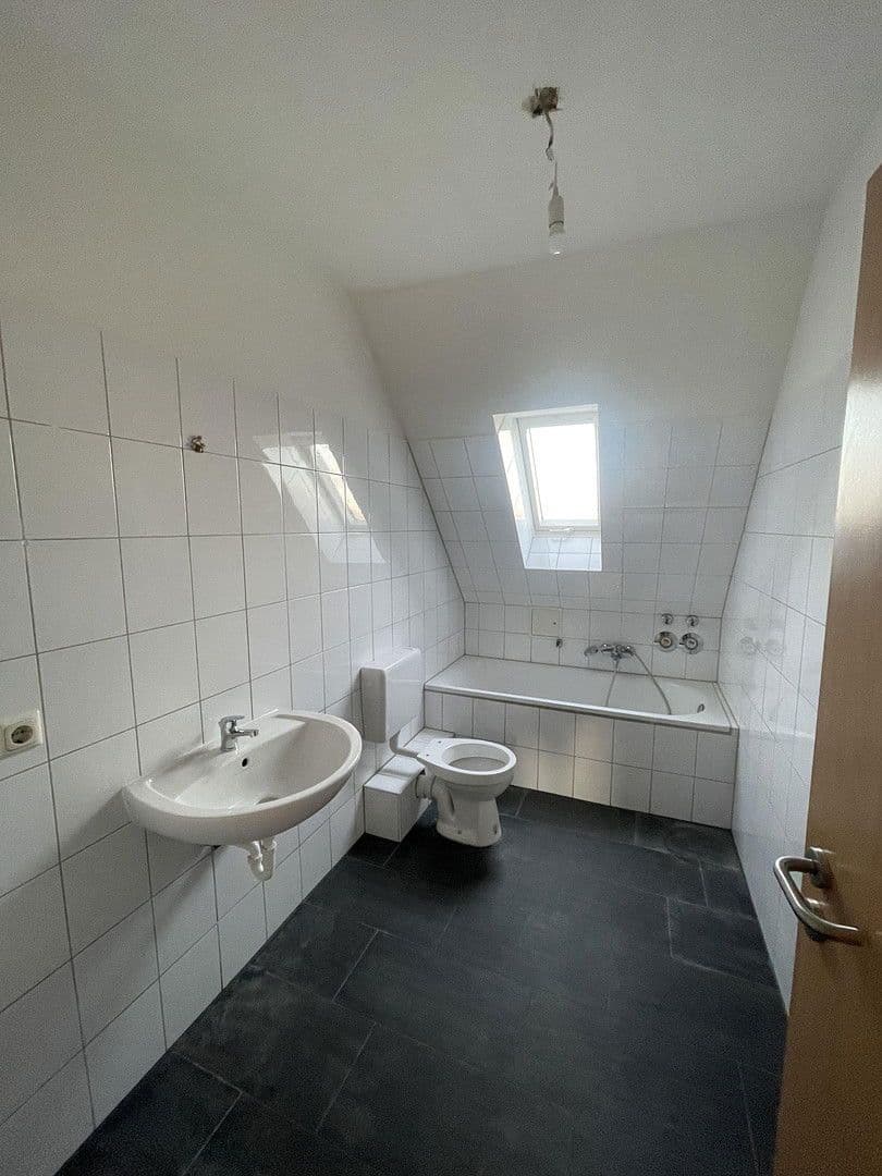 Prenájom bytu 3-izbový 80 m², Bismarckstraße 264, Gelsenkirchen, Severné Porýnie - Westfálsko Prenájom bytu 3-izbový 80 m², Bismarckstraße 264, Gelsenkirchen, Severné Porýnie - Westfálsko