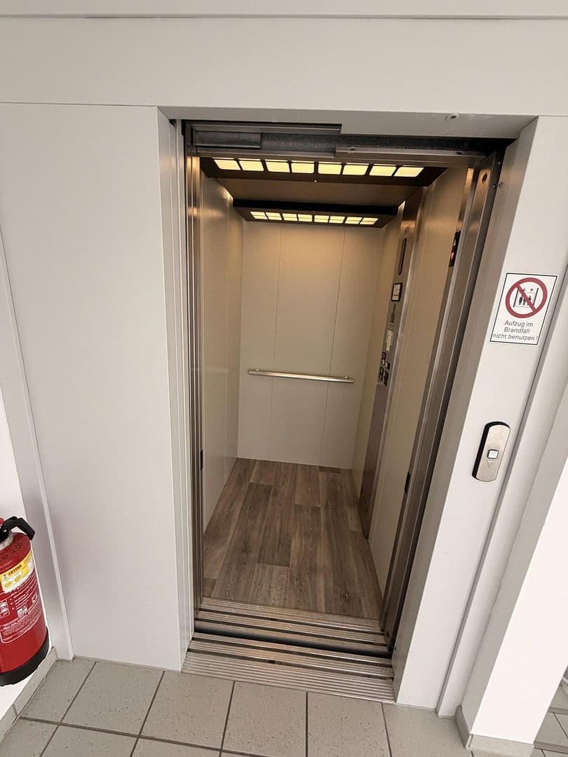 Prenájom kancelárie 190 m², Bellenberg, Bavorsko Prenájom kancelárie 190 m², Bellenberg, Bavorsko