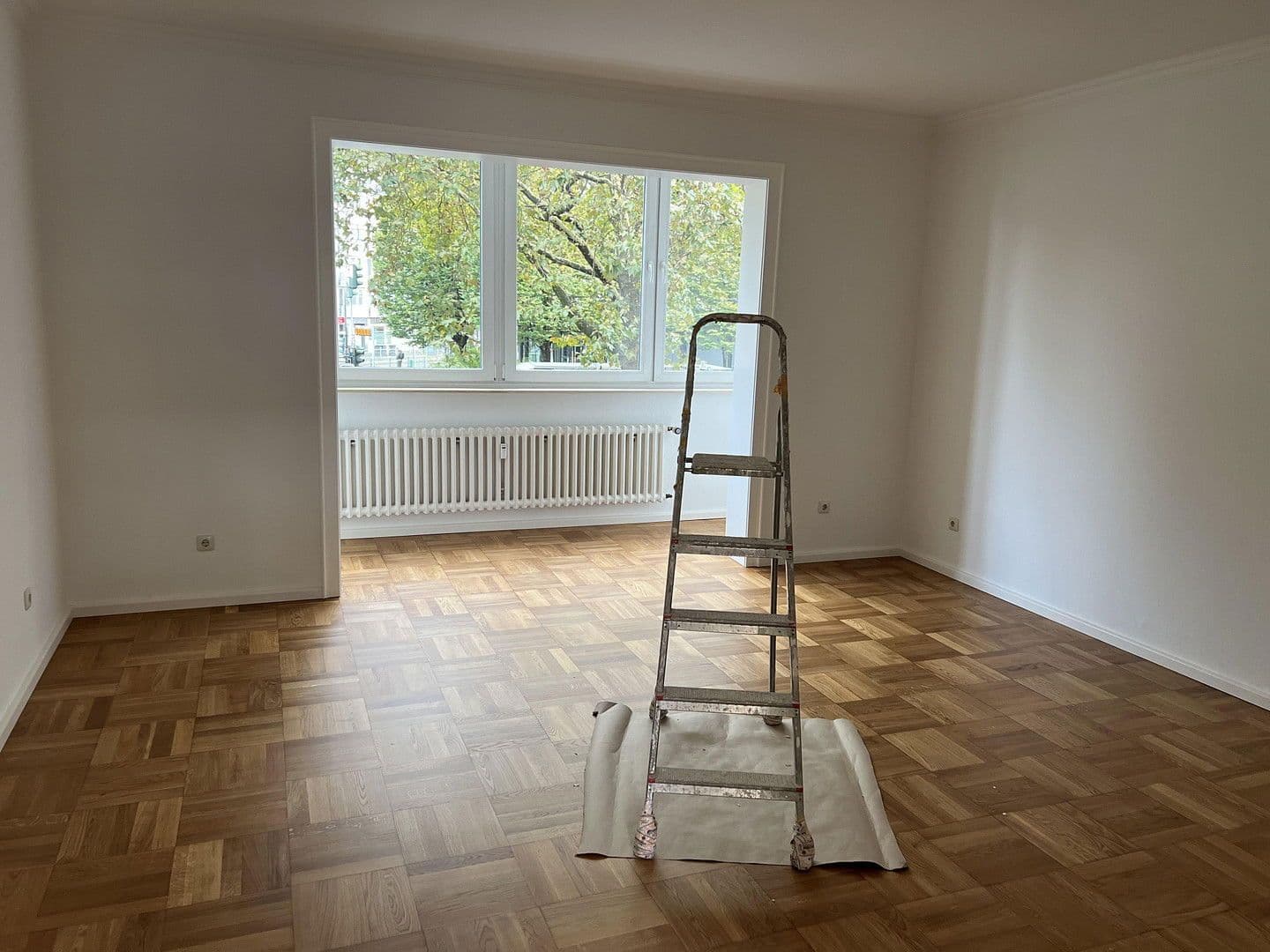 Prenájom bytu 3-izbový 95 m², Corneliusstr. 1, Düsseldorf, Severné Porýnie - Westfálsko Prenájom bytu 3-izbový 95 m², Corneliusstr. 1, Düsseldorf, Severné Porýnie - Westfálsko