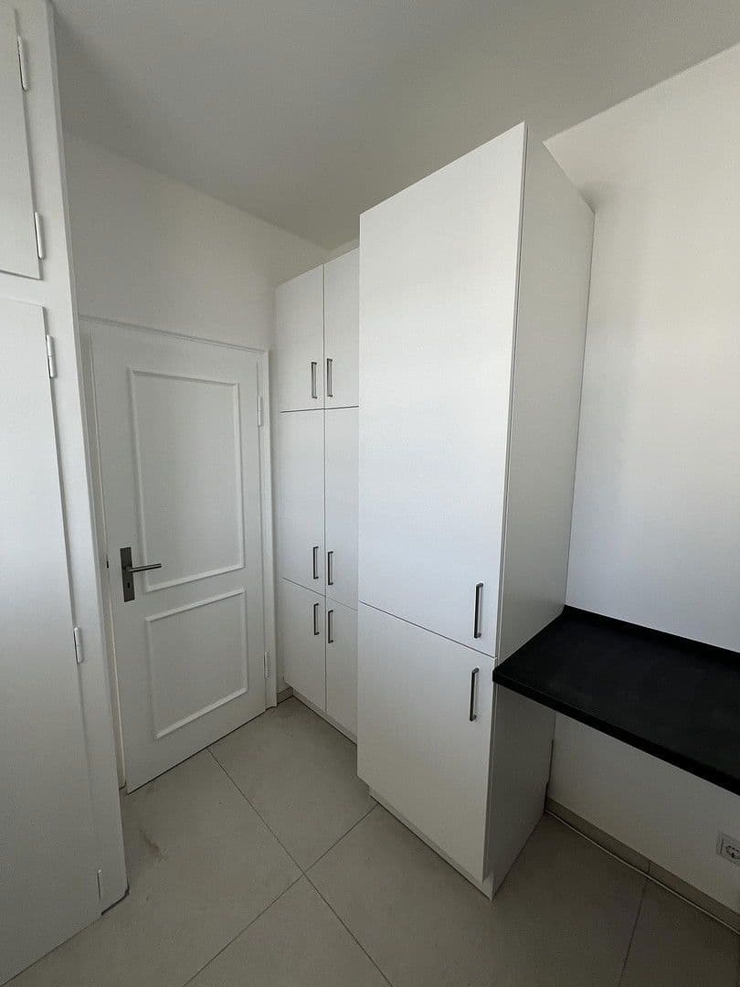 Prenájom bytu 3-izbový 95 m², Corneliusstr. 1, Düsseldorf, Severné Porýnie - Westfálsko Prenájom bytu 3-izbový 95 m², Corneliusstr. 1, Düsseldorf, Severné Porýnie - Westfálsko