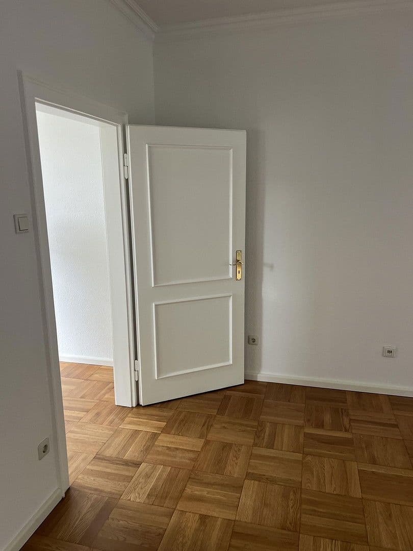 Prenájom bytu 3-izbový 95 m², Corneliusstr. 1, Düsseldorf, Severné Porýnie - Westfálsko Prenájom bytu 3-izbový 95 m², Corneliusstr. 1, Düsseldorf, Severné Porýnie - Westfálsko