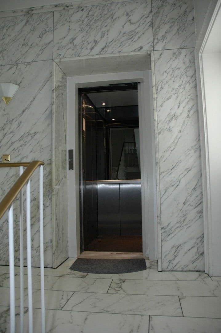 Prenájom bytu 3-izbový 95 m², Corneliusstr. 1, Düsseldorf, Severné Porýnie - Westfálsko Prenájom bytu 3-izbový 95 m², Corneliusstr. 1, Düsseldorf, Severné Porýnie - Westfálsko