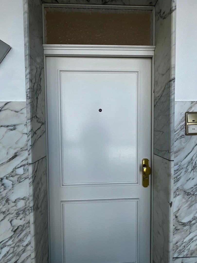 Prenájom bytu 3-izbový 95 m², Corneliusstr. 1, Düsseldorf, Severné Porýnie - Westfálsko Prenájom bytu 3-izbový 95 m², Corneliusstr. 1, Düsseldorf, Severné Porýnie - Westfálsko