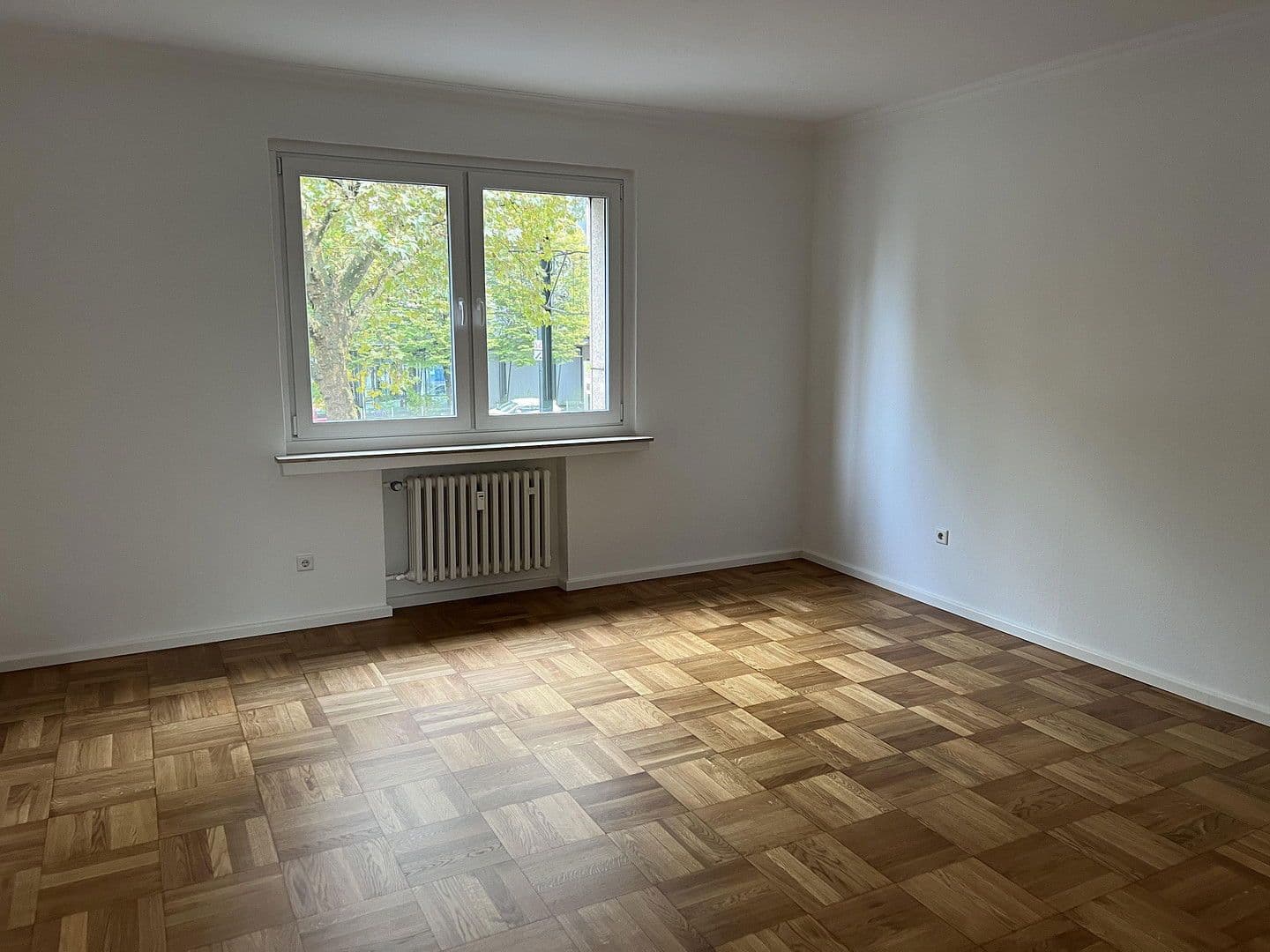 Prenájom bytu 3-izbový 95 m², Corneliusstr. 1, Düsseldorf, Severné Porýnie - Westfálsko Prenájom bytu 3-izbový 95 m², Corneliusstr. 1, Düsseldorf, Severné Porýnie - Westfálsko